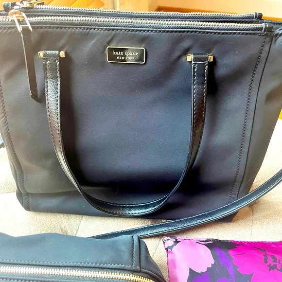 Kate Spade Black Tote (EUC) w/Matching New Travel Cosmetic Case & Foldable Tote - Picture 10 of 16